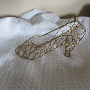 🎁 Bundle 2 for $24.00 -Wire shoe décor